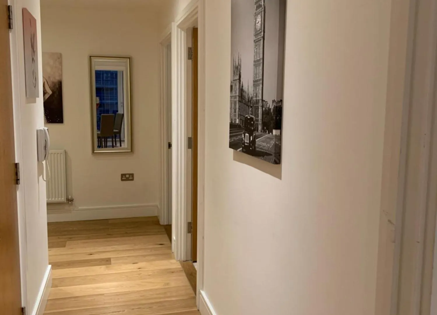 Modern London Excel 2 Bedrooms 2 Bathrooms, Parking, Kitchen, Lounge, Balcony Apartment