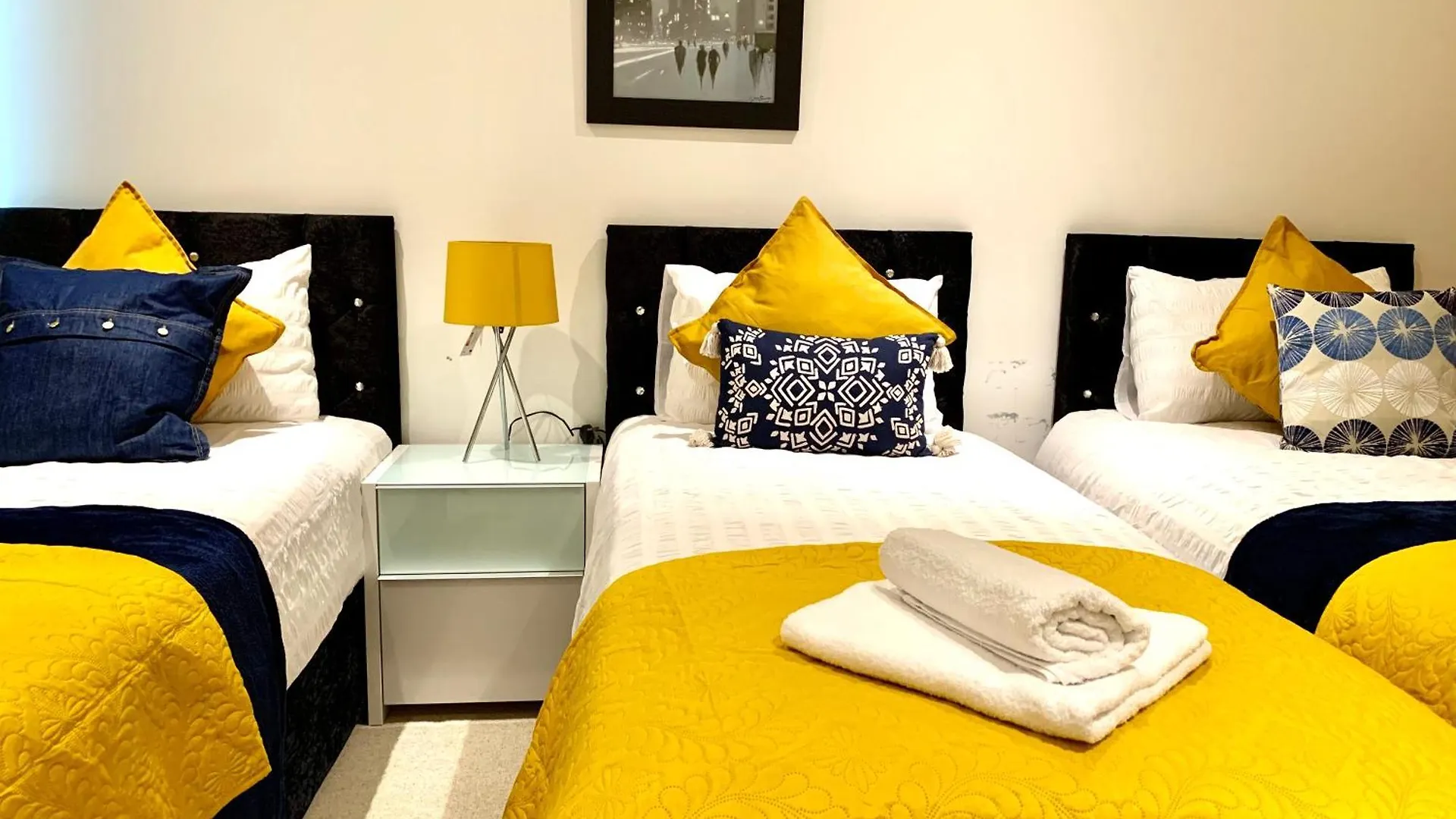 Modern London Excel 2 Bedrooms 2 Bathrooms, Parking, Kitchen, Lounge, Balcony Apartment 0*,