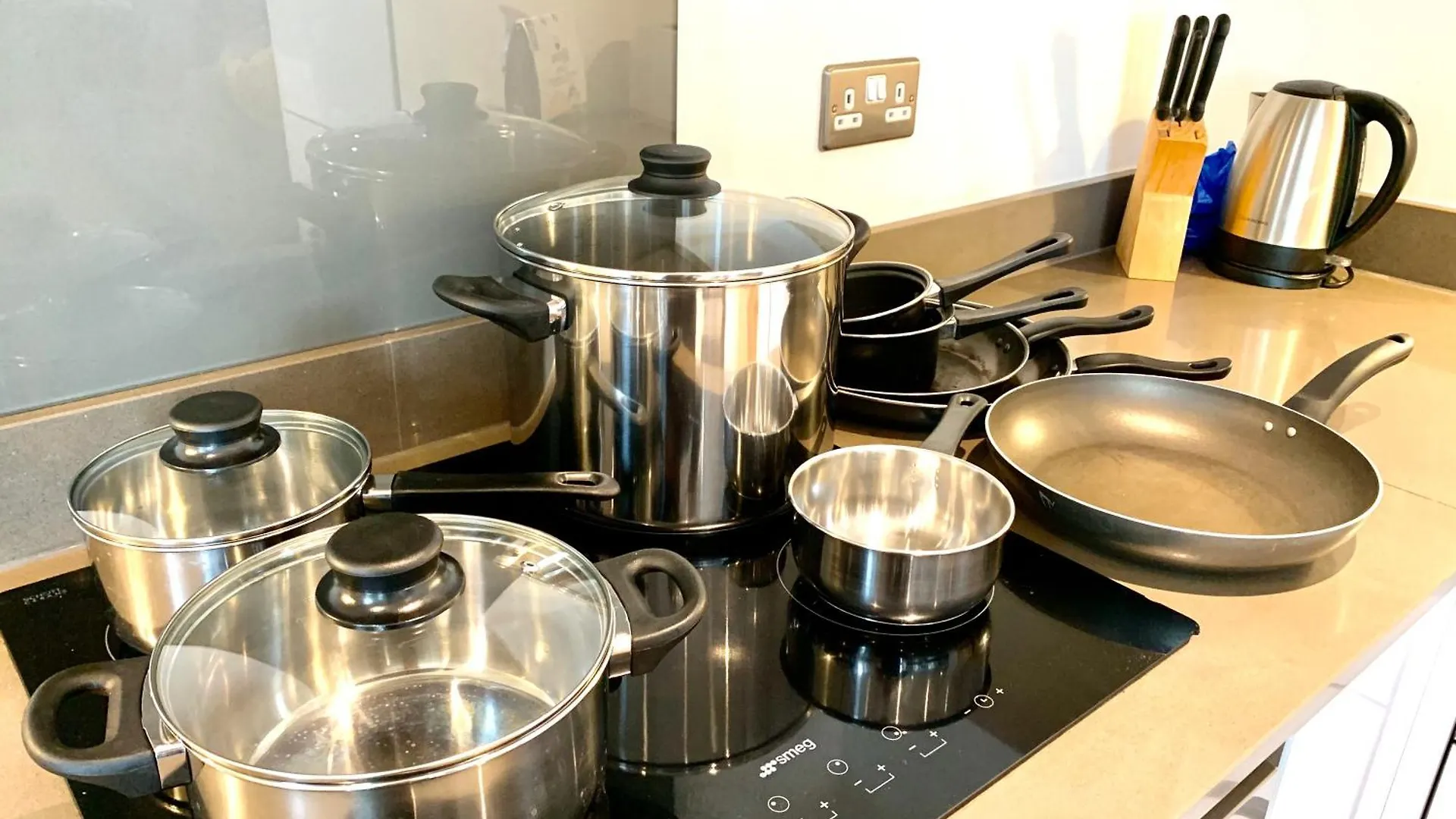 Modern London Excel 2 Bedrooms 2 Bathrooms, Parking, Kitchen, Lounge, Balcony Apartment 0*,