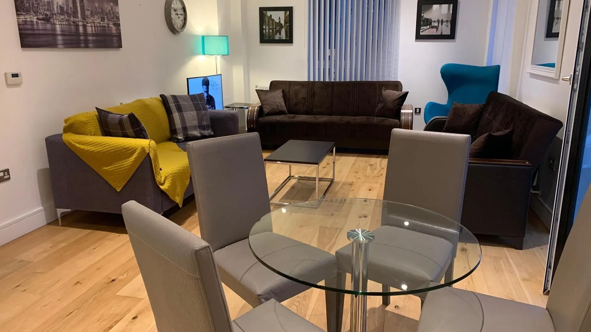 Modern London Excel 2 Bedrooms 2 Bathrooms, Parking, Kitchen, Lounge, Balcony Apartment