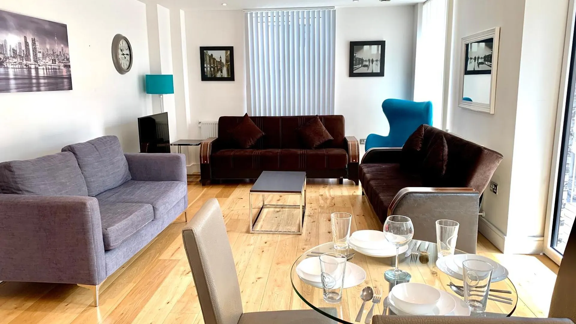 Modern London Excel 2 Bedrooms 2 Bathrooms, Parking, Kitchen, Lounge, Balcony Apartment
