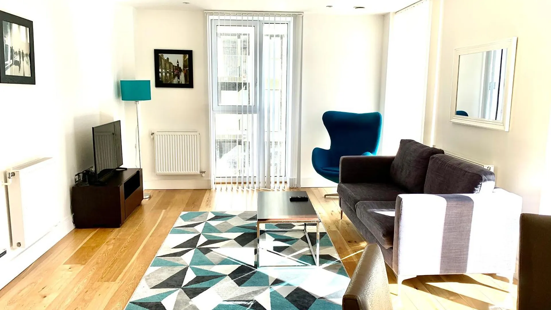 Modern London Excel 2 Bedrooms 2 Bathrooms, Parking, Kitchen, Lounge, Balcony Apartment 0*,
