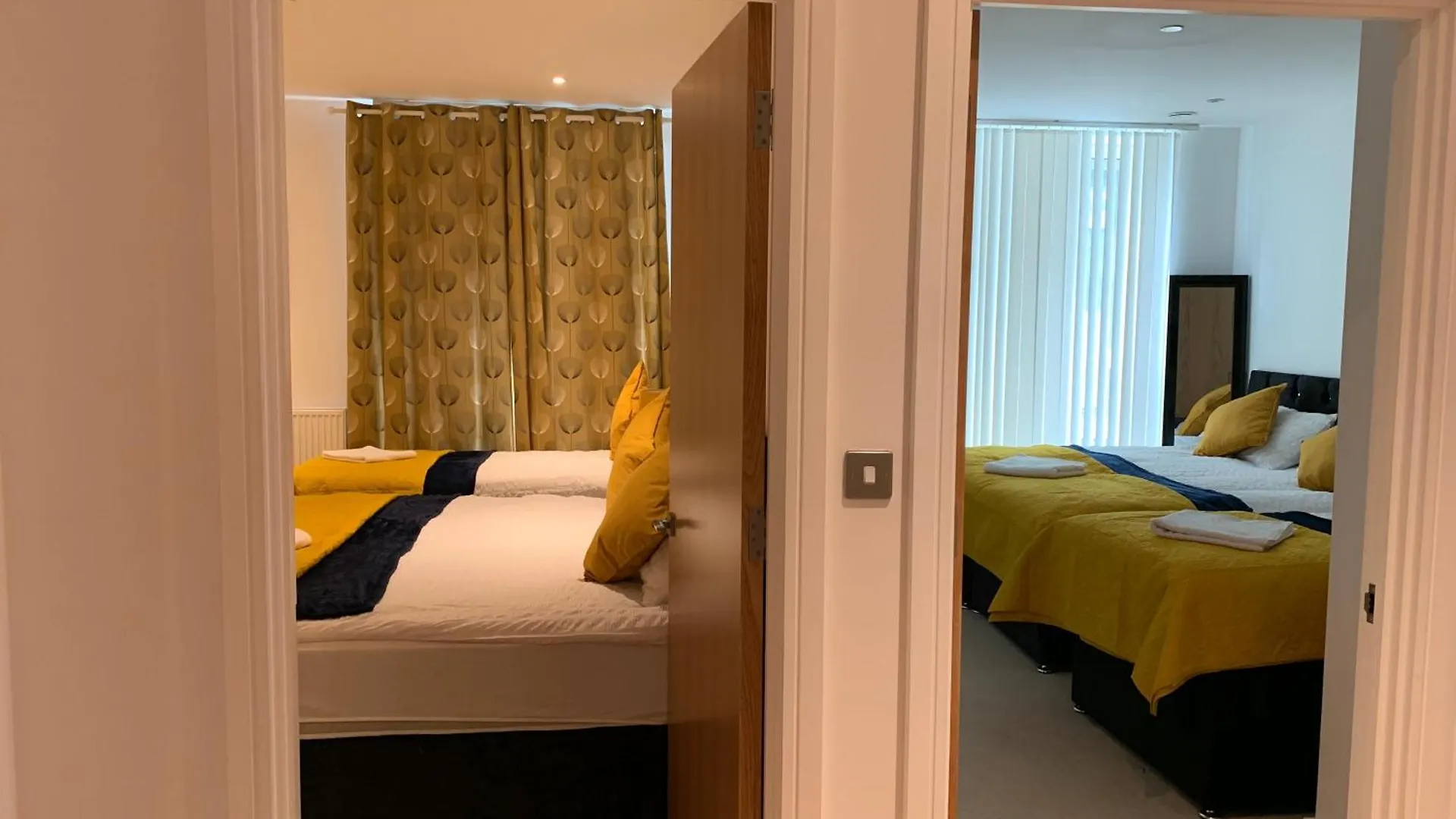 Modern London Excel 2 Bedrooms 2 Bathrooms, Parking, Kitchen, Lounge, Balcony Apartment